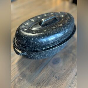 Speckled vintage oval roasting pan (*B)